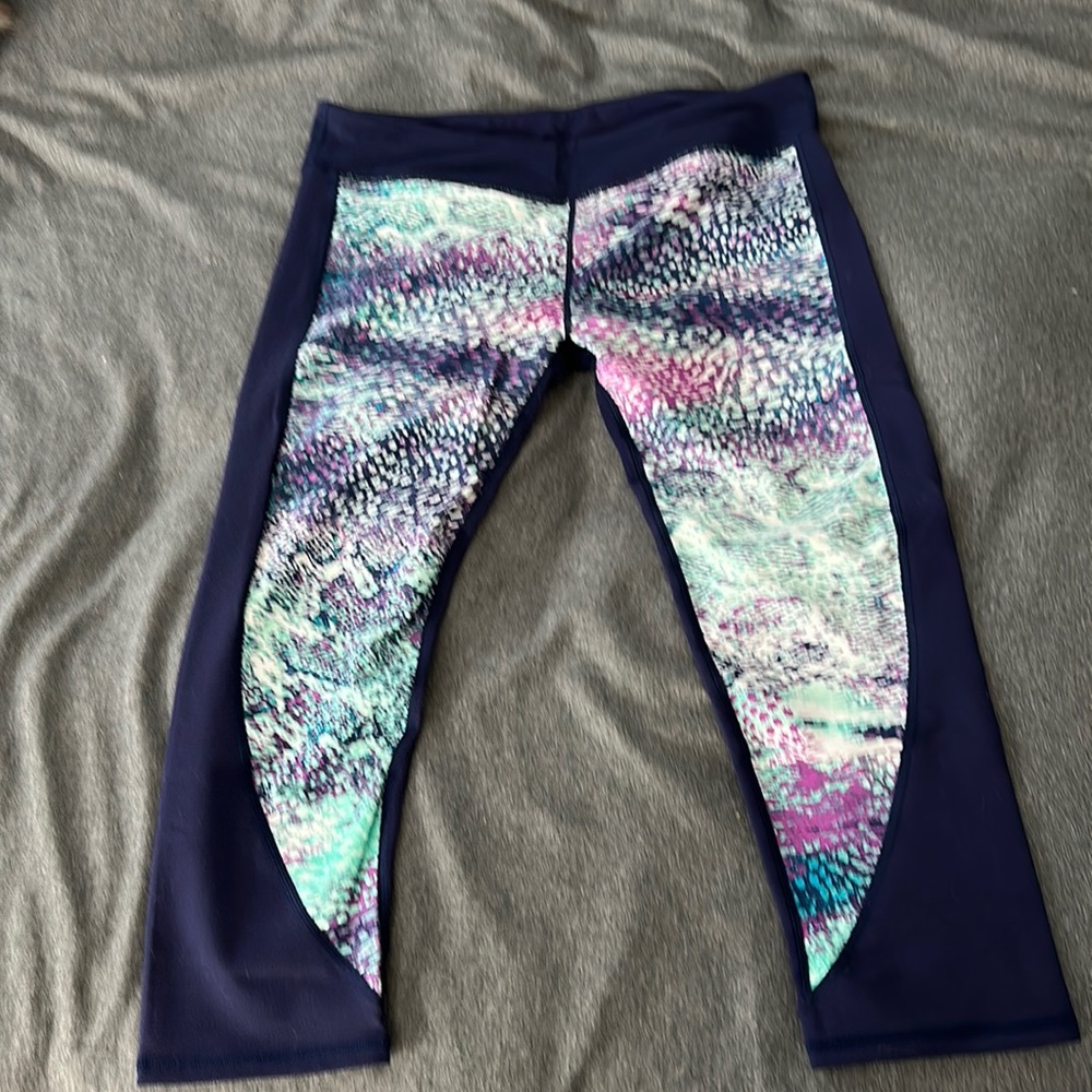 Fabletics Capri Leggings Sz L